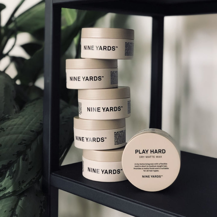 PLAY HARD Dry Matte Wax 100 ml krūva. matinės tekstūros plaukų vaško iš NINE YARDS.